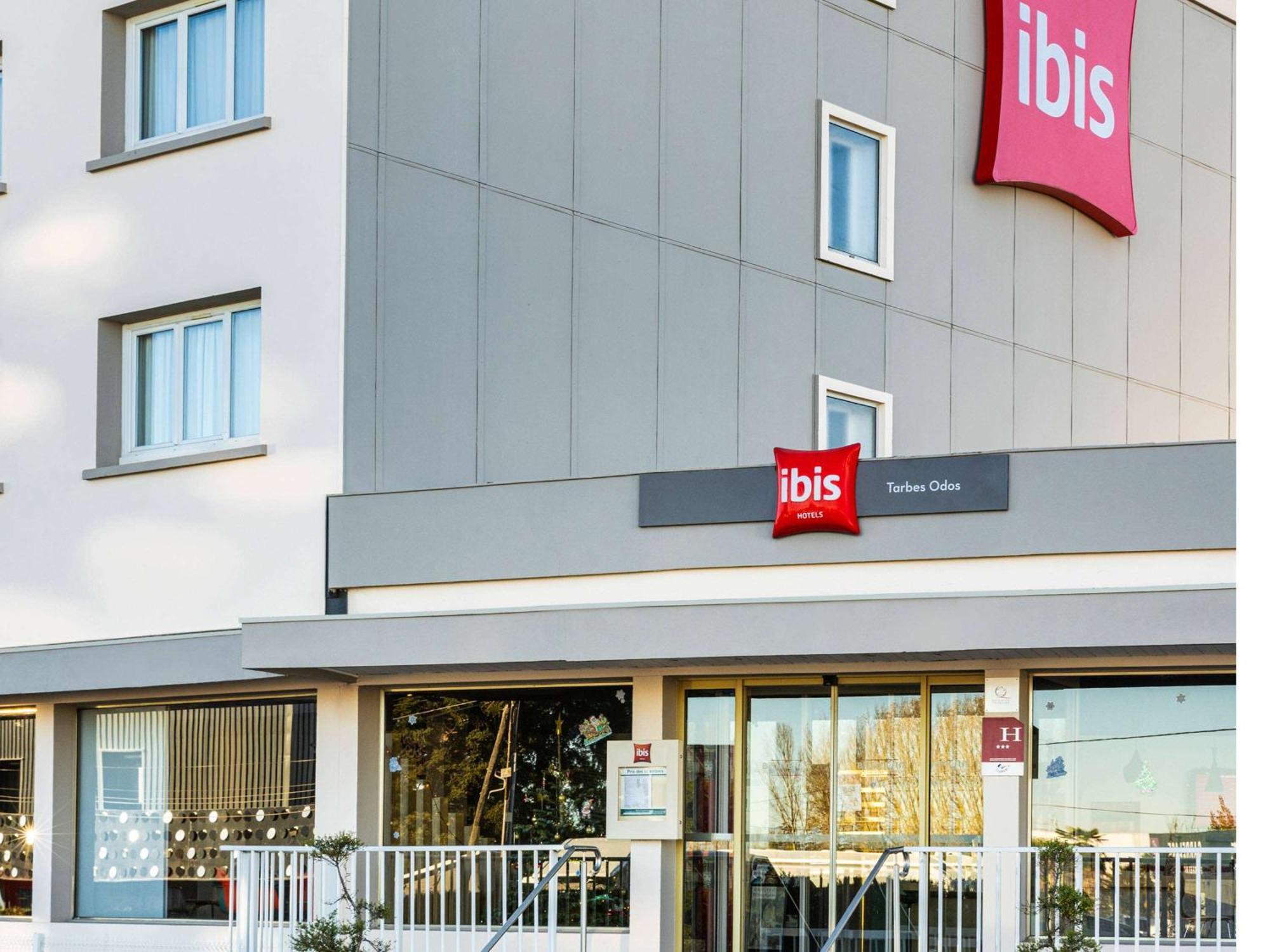 Hotel ibis Tarbes Odos Exterior foto