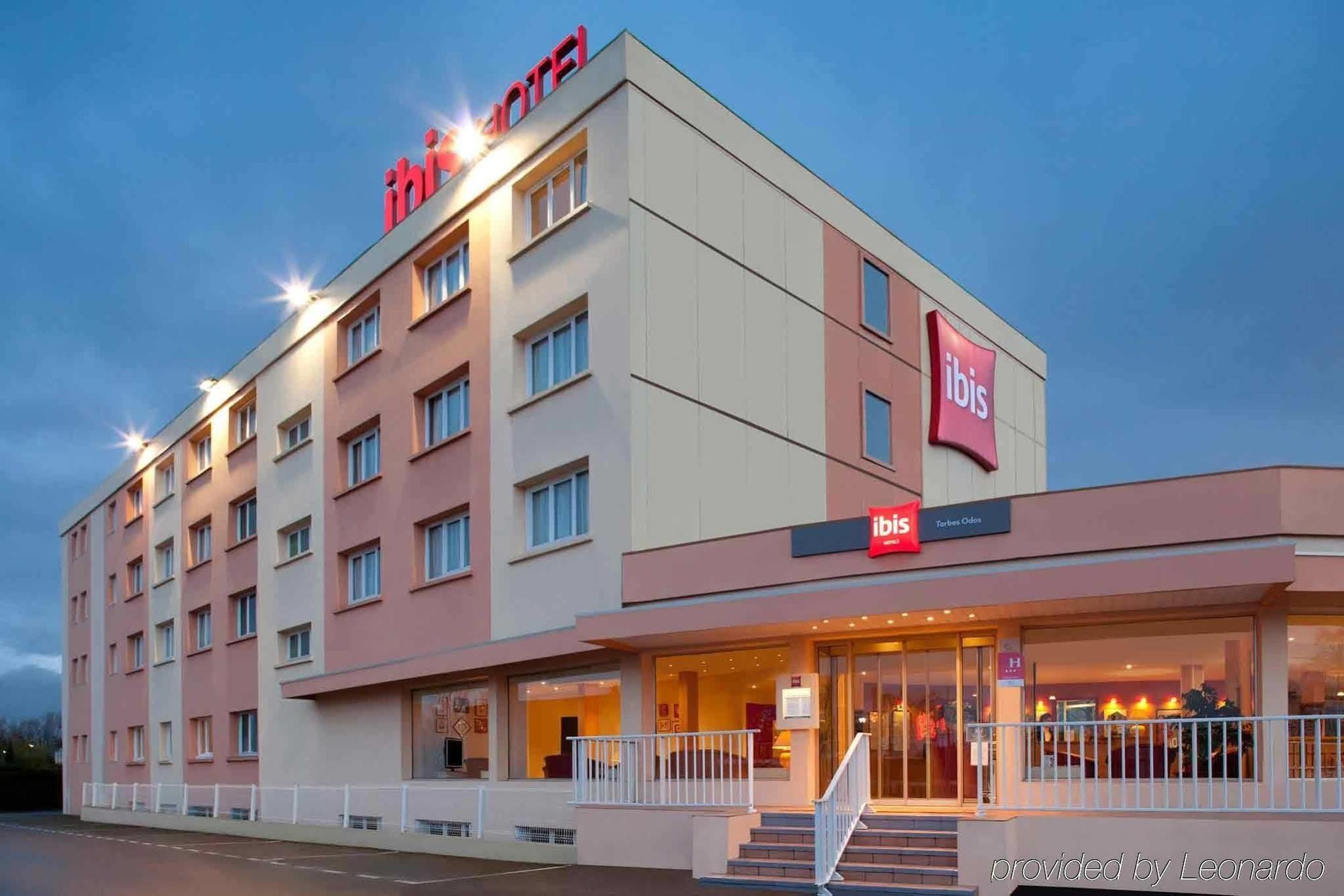 Hotel ibis Tarbes Odos Exterior foto